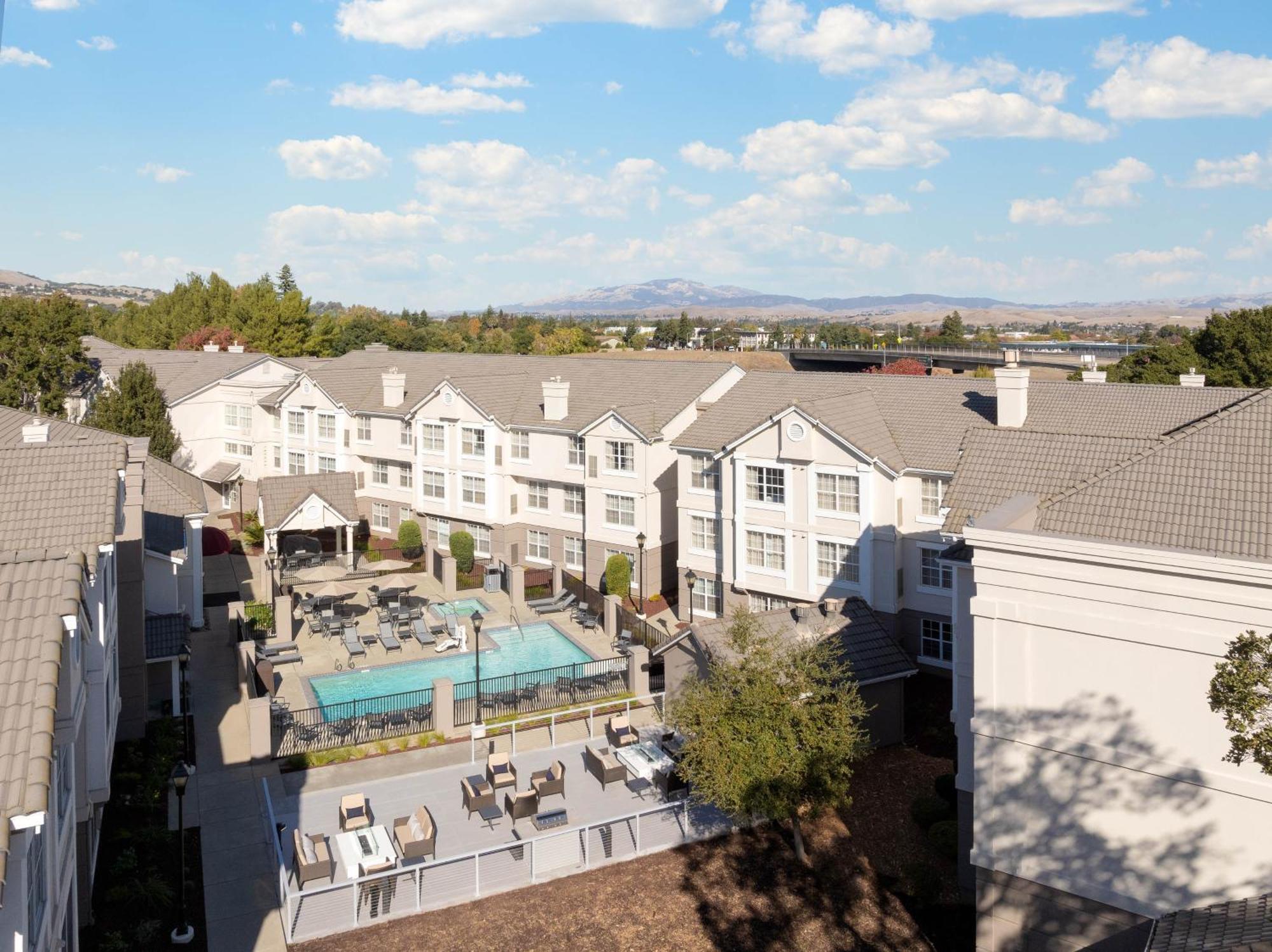 Residence Inn Pleasanton Bagian luar foto